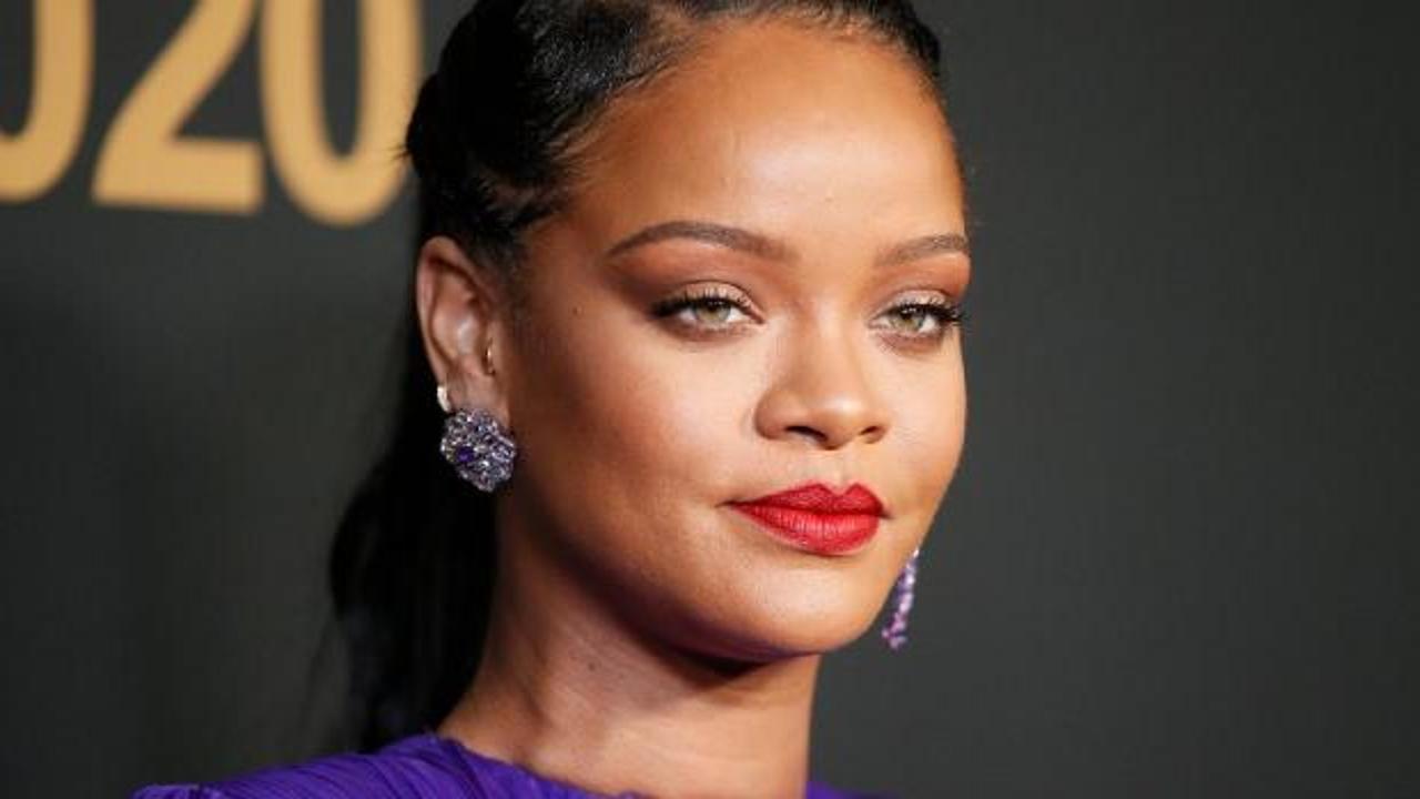 Ünlü şarkıcı Rihanna'nın evine silahlı saldırı düzenlendi