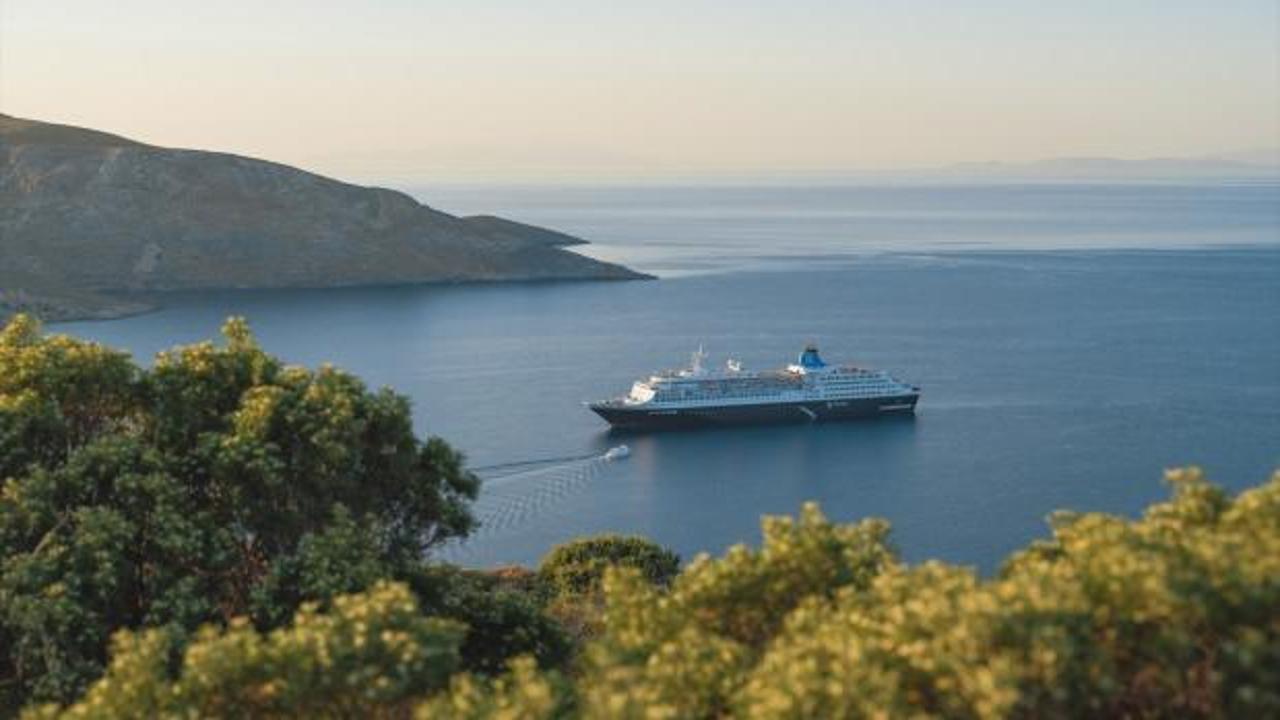 Yüzen oteller tatilcilerin yeni gözdesi oldu