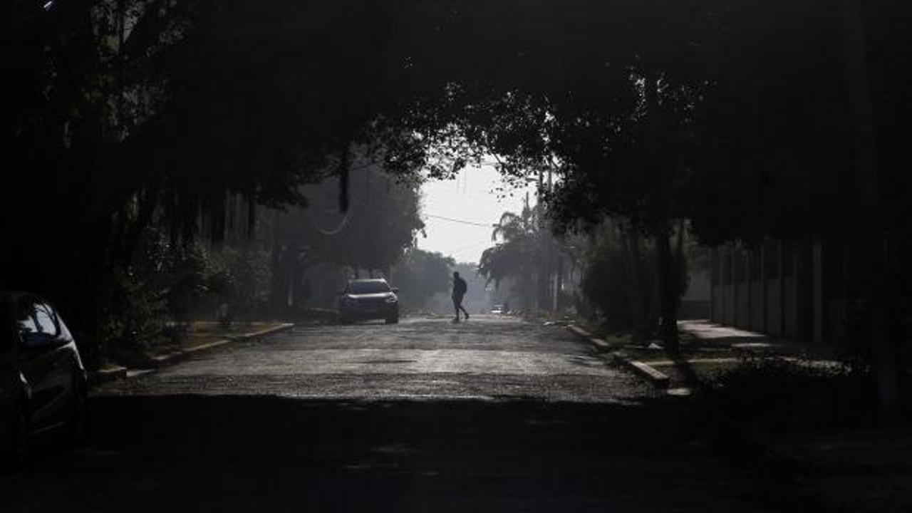  ABD'nin yaptırımları ile m&uuml;cadele eden K&uuml;ba yine karanlığa g&ouml;m&uuml;ld&uuml;...