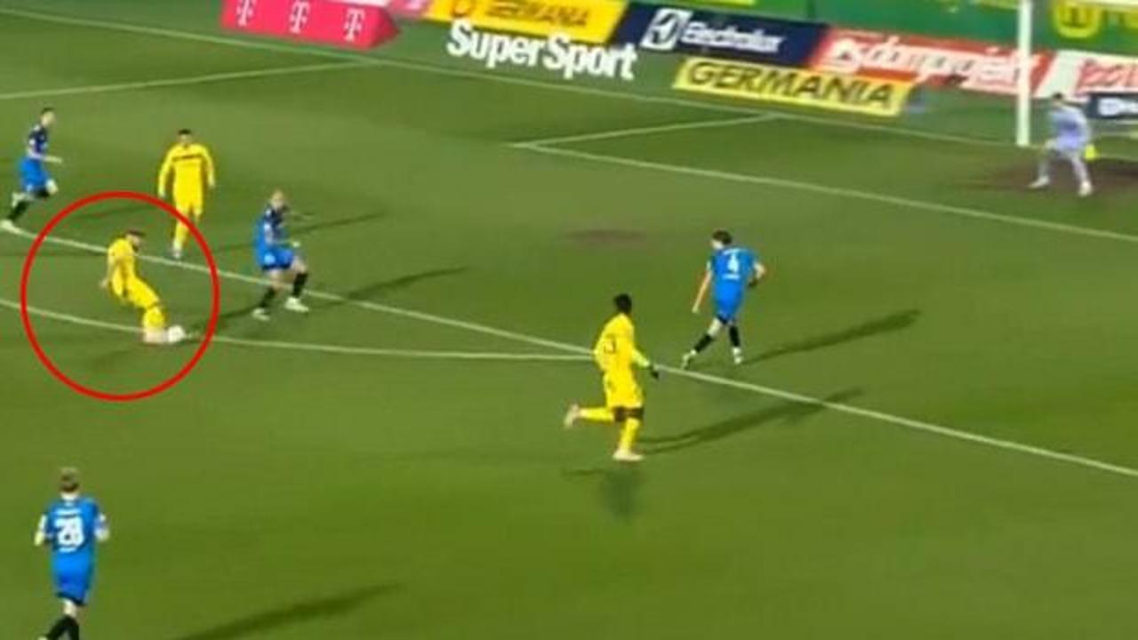 Böyle gol 100 yılda bir görülür! Top bir anda yükseldi kimse ne olduğunu anlayamadı