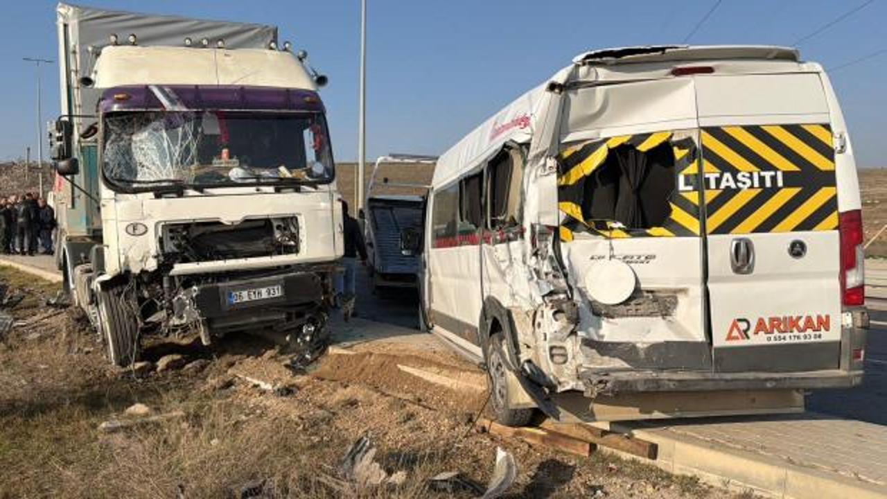 Eskişehir'de TIR, 4 araca çarptı; 12 yaralı