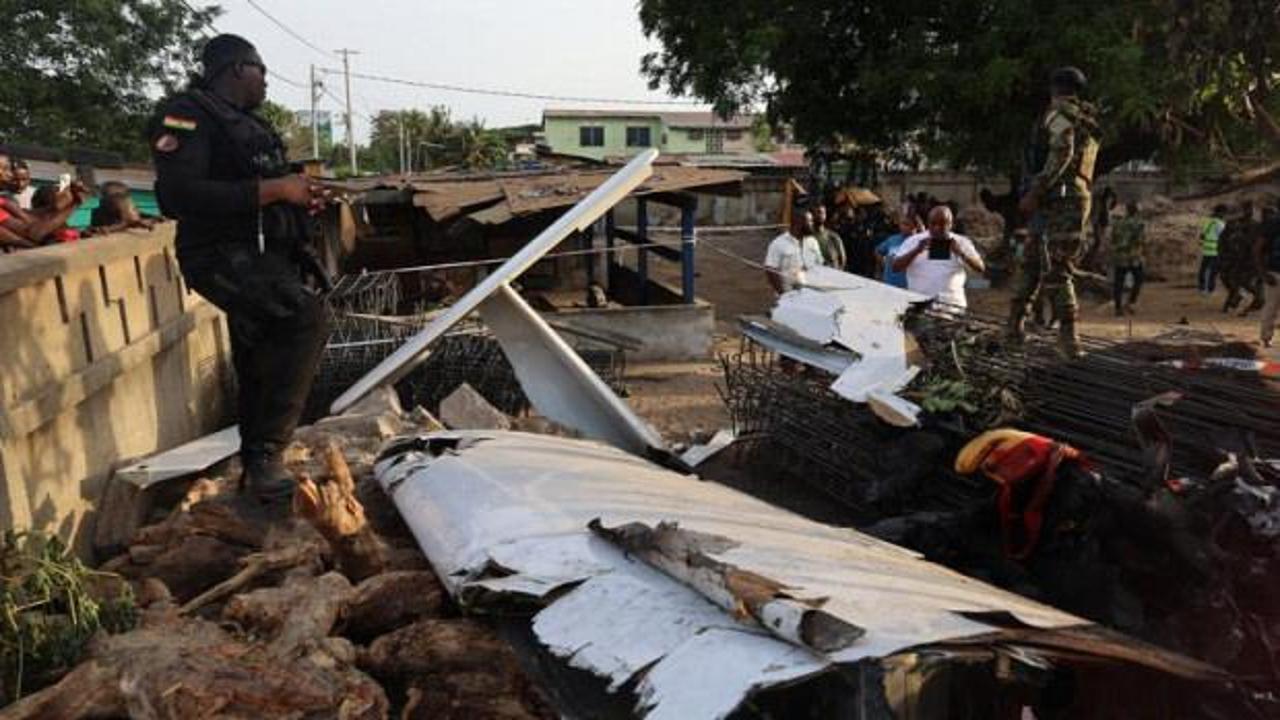Gana'da küçük uçak anaokulu bahçesine düştü: 2 ölü