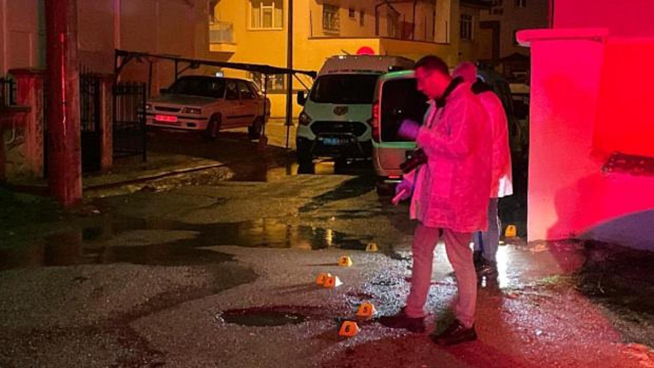 Karaman'da silahlar ateşlendi! Ara&ccedil; ve ev zarar g&ouml;rd&uuml;