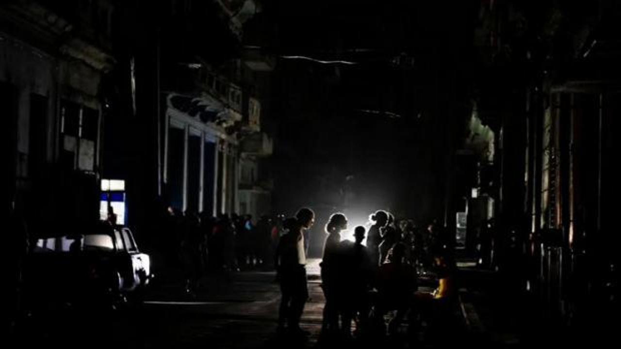 K&uuml;ba resmen karanlığa g&ouml;m&uuml;ld&uuml;