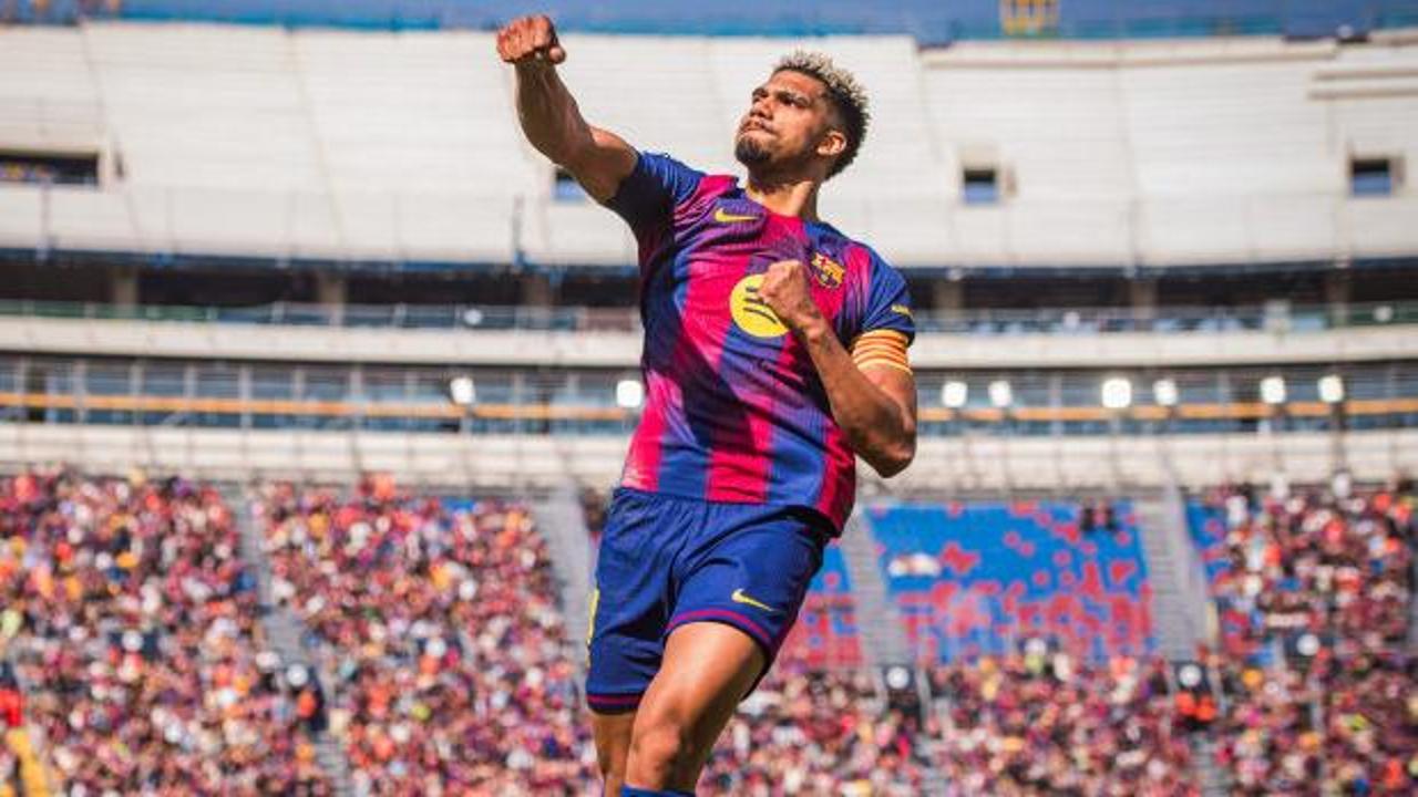 Lider Barcelona fişi ilk yarıda çekti