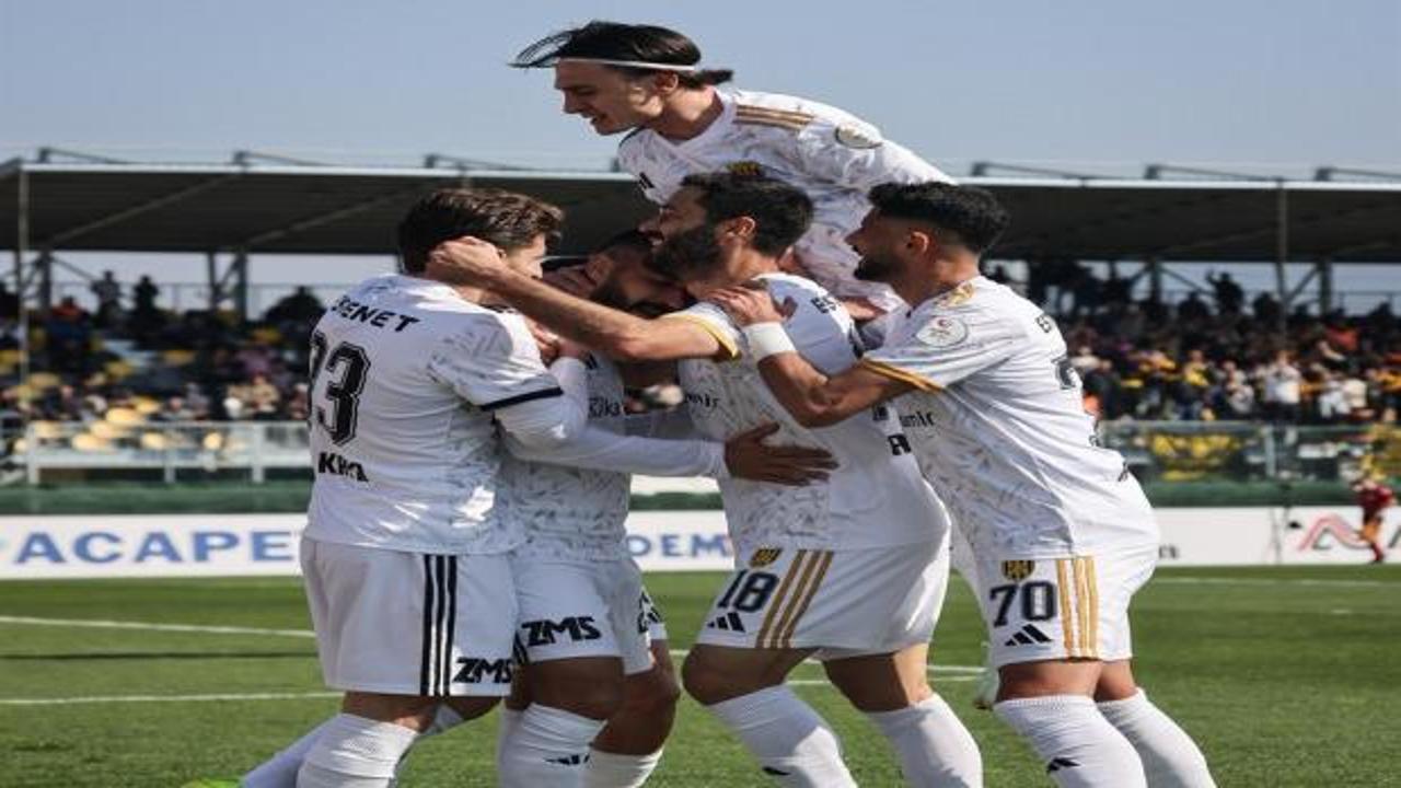 Nefes kesen zirve mücadelesi! Son 10 maçın 9'unu kazanıp yarışa ortak oldular