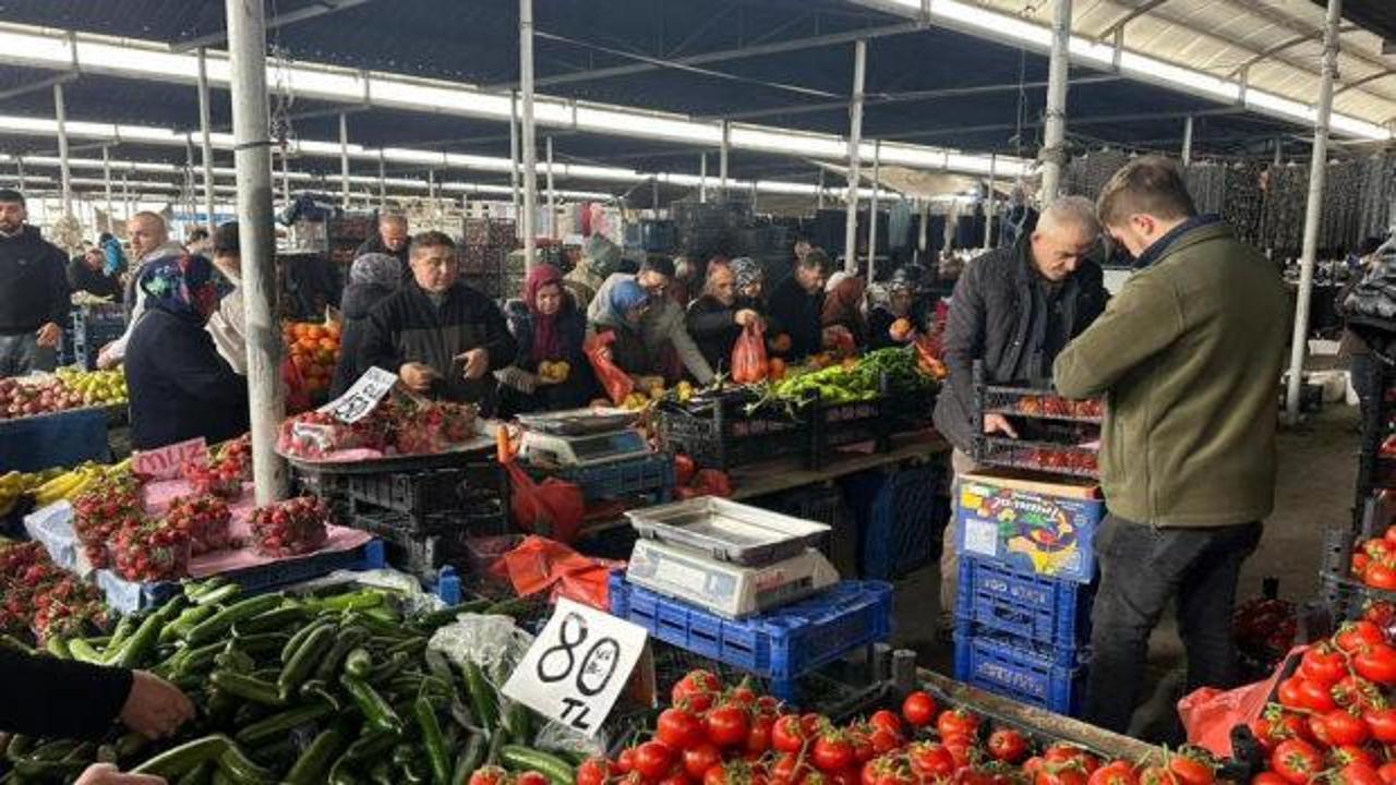 Pazarlarda bayram yoğunluğu! Esnafın yüzü güldü