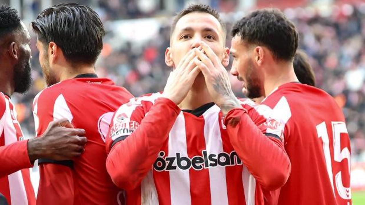 Rey Manaj'dan kötü haber! Sivasspor duyurdu