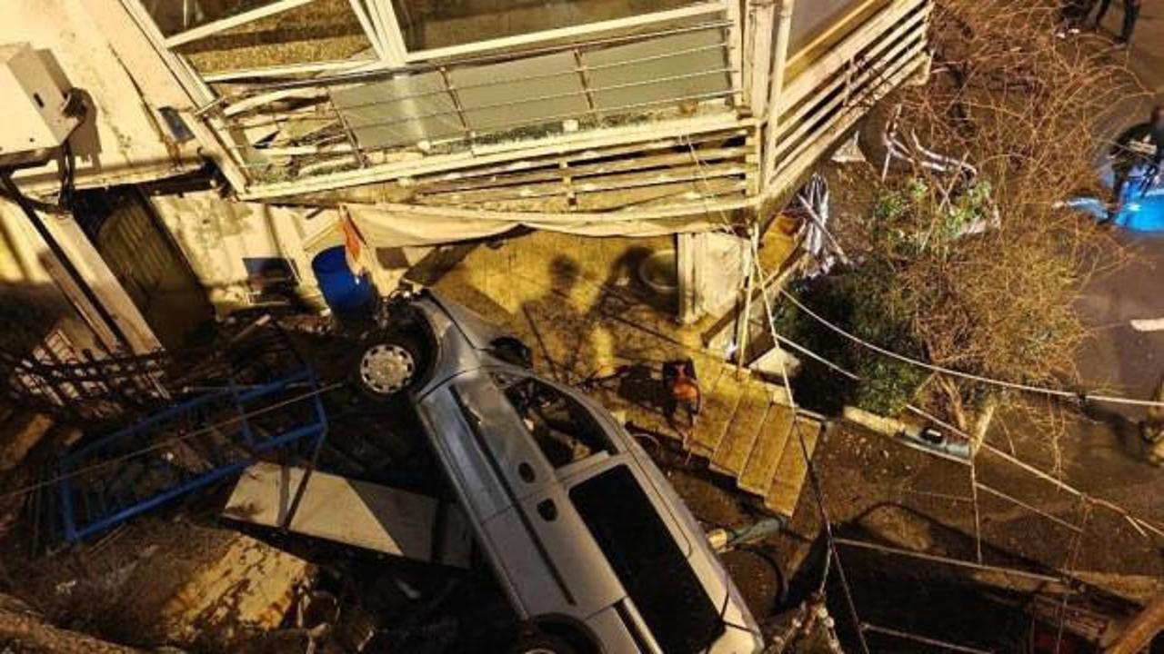 Kontrolden &ccedil;ıkan ara&ccedil; restorana &ccedil;arptı, 5 metreden aşağı d&uuml;şt&uuml;!