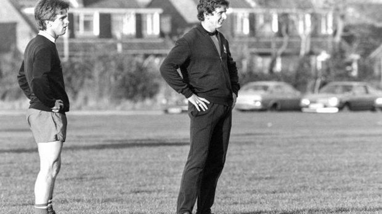 78 yaşında imza attı! Efsane hoca 44 yıl sonra başladığı yerde 78 yaşında imza attı! Efsane hoca 44 yıl sonra başladığı yerde