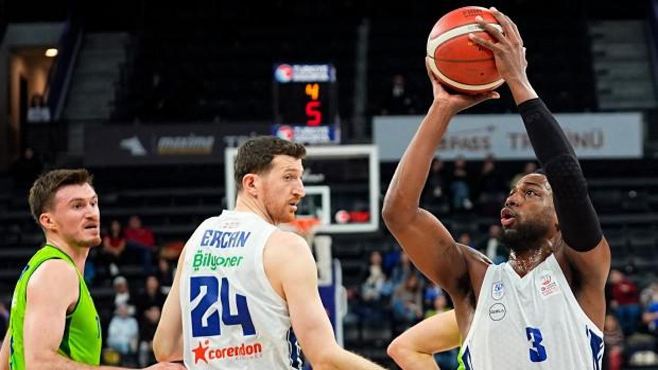 Anadolu Efes evinde TOFAŞ'a karşı hata yopmadı!