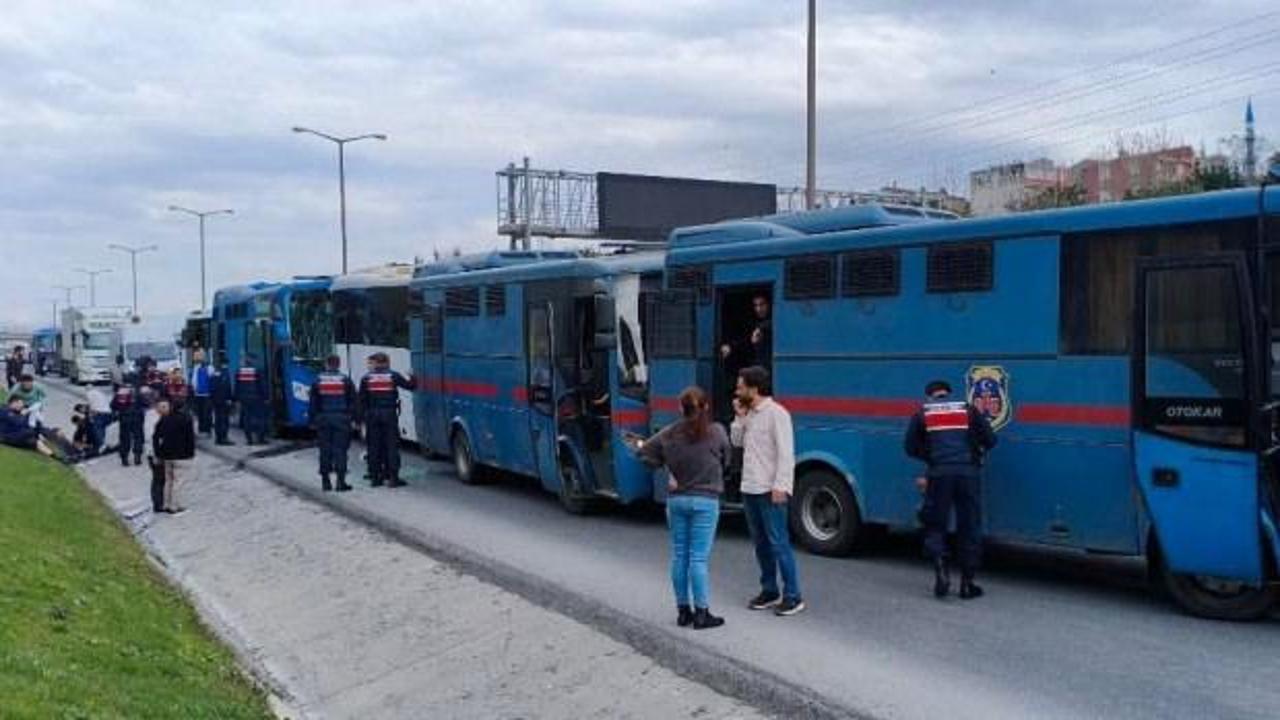 Bağcılar'da 4 cezaevi sevk aracı kaza yaptı: 6'sı jandarma 17 kişi yaralandı
