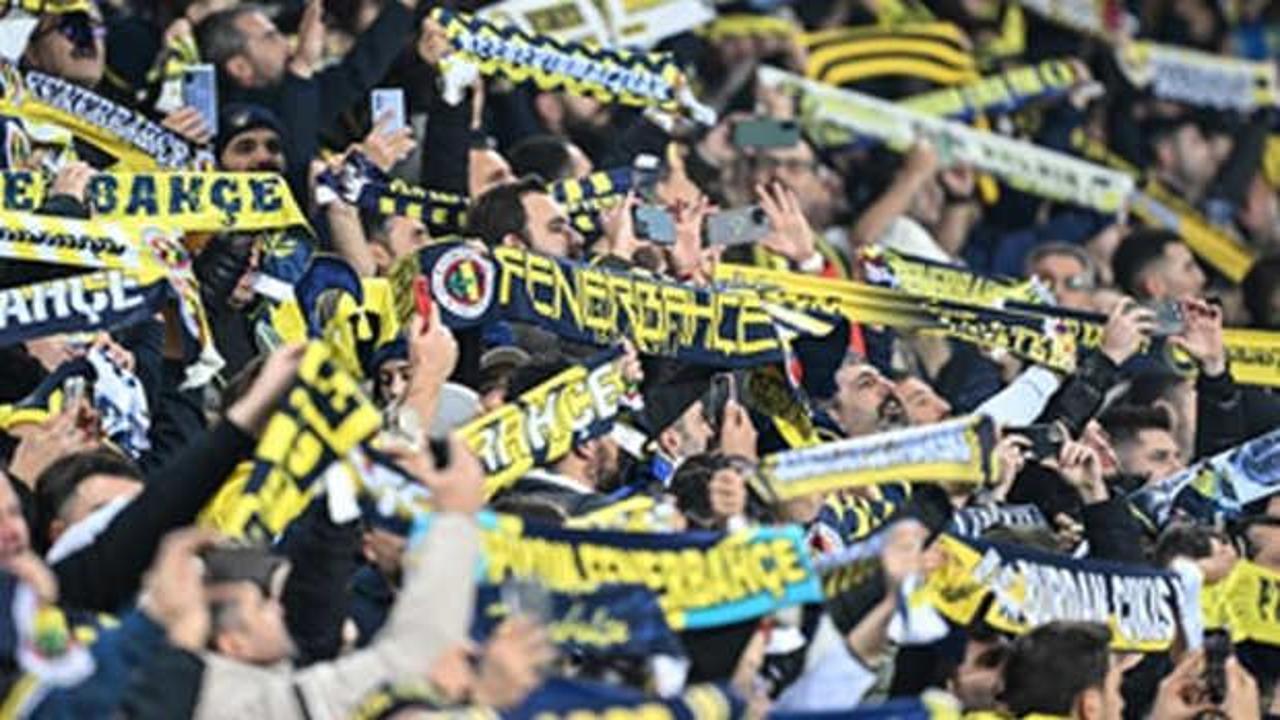 Fenerbahçeli oyuncu maç öncesi sigara içerken yakalandı! Taraftarlar çılgına döndü