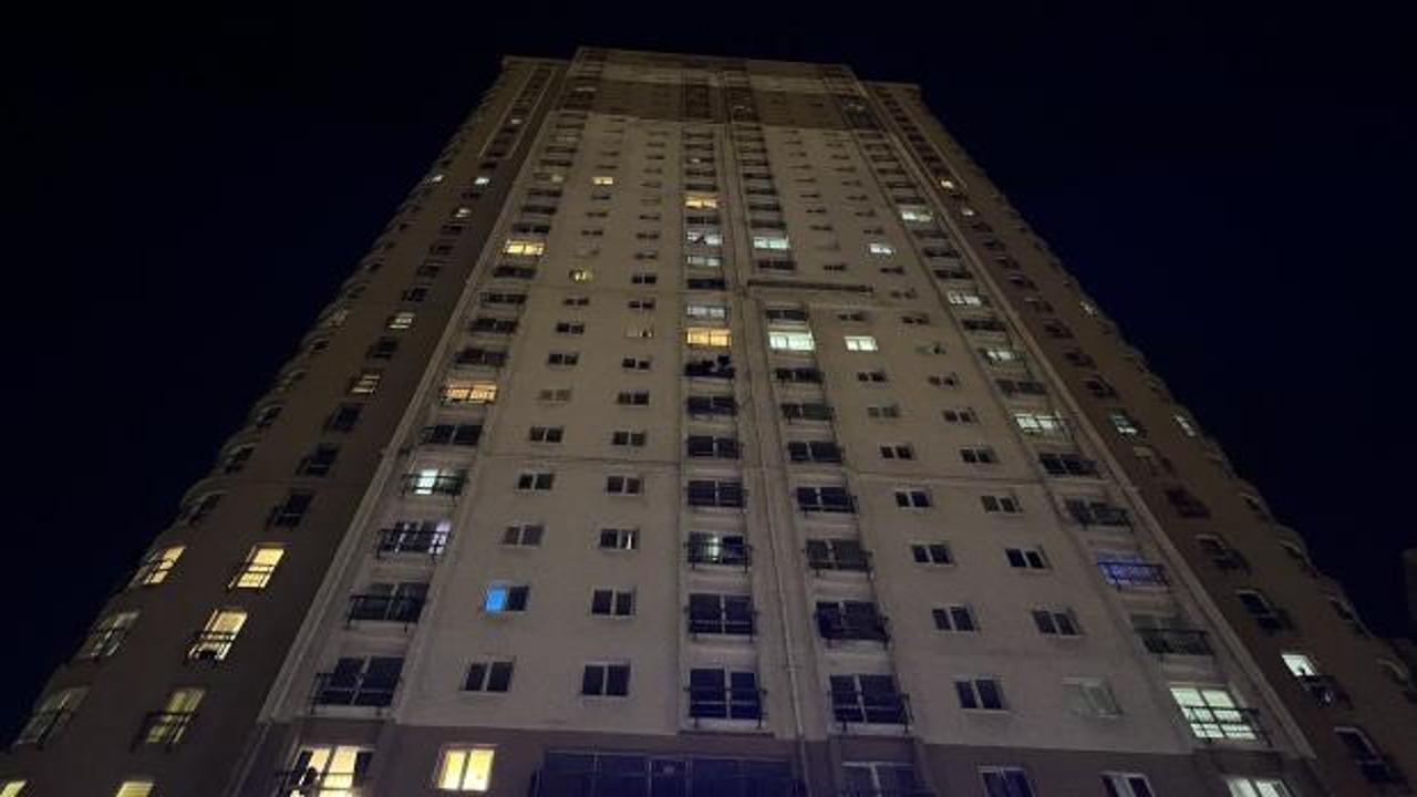 İstanbul'da feci &ouml;l&uuml;m: 35 katlı binadan d&uuml;şerek can verdi!