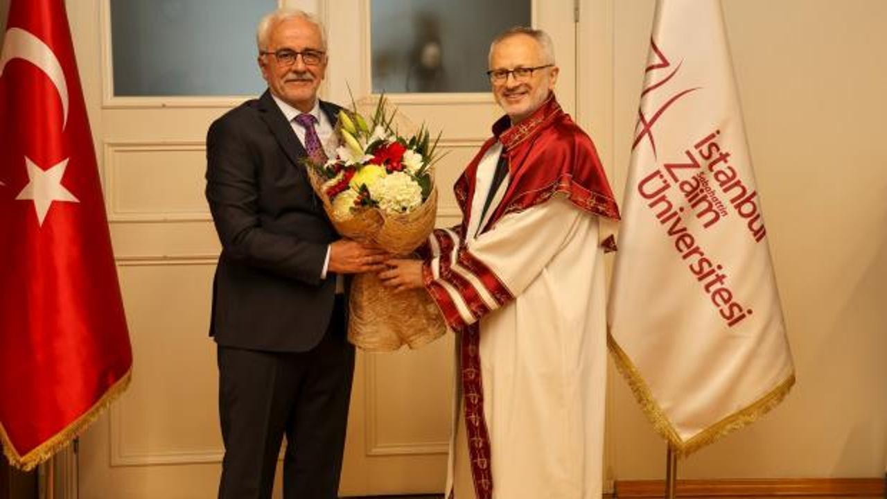 İZÜ Rektörlüğünde devir teslim töreni gerçekleştirildi