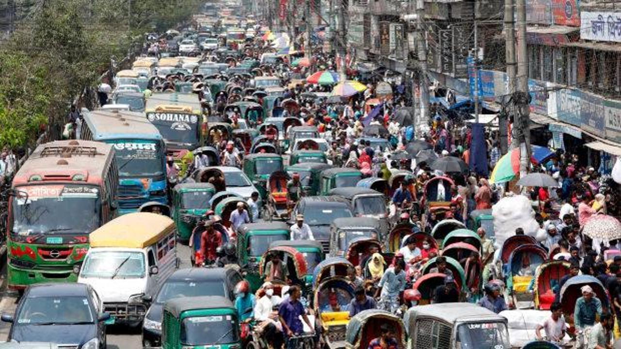 Kamu sekt&ouml;r&uuml; protestolarında izdiham: &Ccedil;ok sayıda kişi &ouml;ld&uuml;