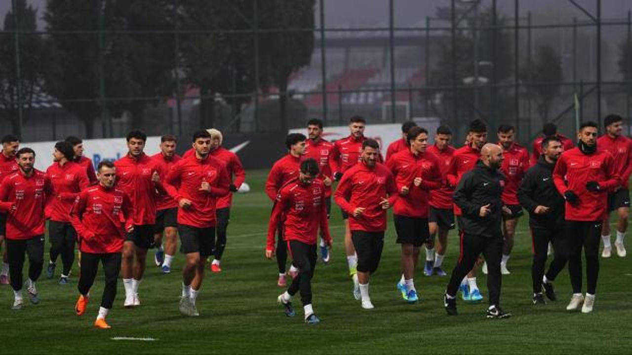 Milli Takım antrenmanında Serdal Adalı sürprizi Milli Takım antrenmanında Serdal Adalı sürprizi