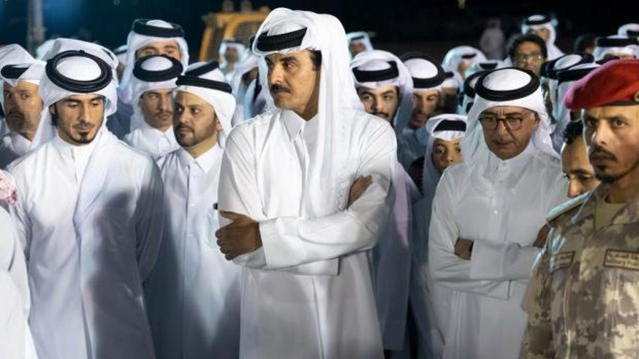 Şeyh Temim Katarlı ve Türk askerlerin cenazesinde gözyaşlarını tutamadı