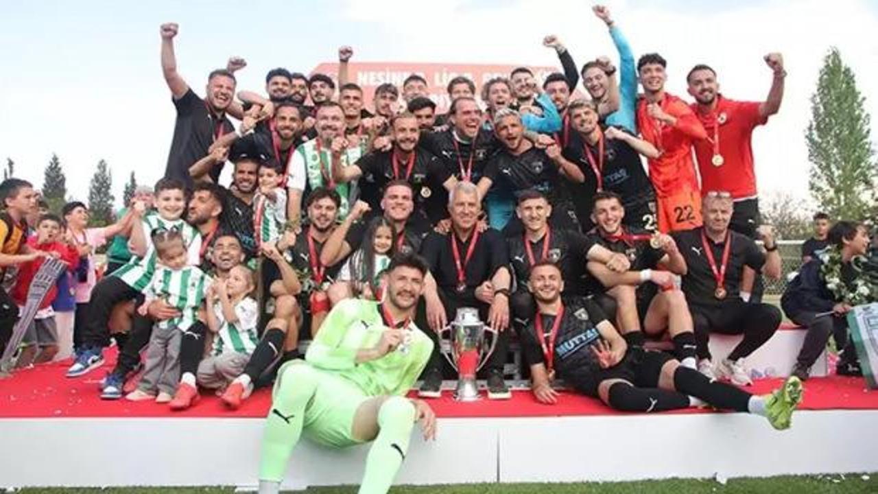 Zirve mücadelesi veriyordu! Şampiyon hoca 1-0'lık yenilginin ardından istifa etti