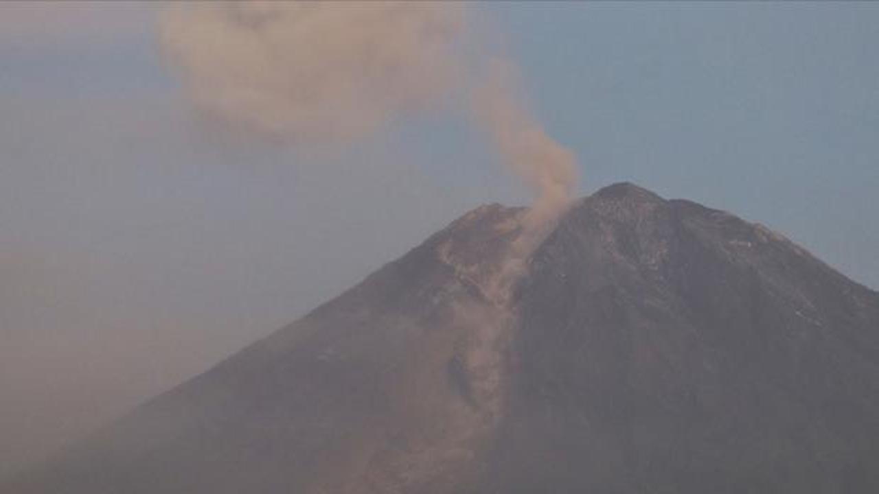 Semeru Yanardağı yeniden faaliyette!