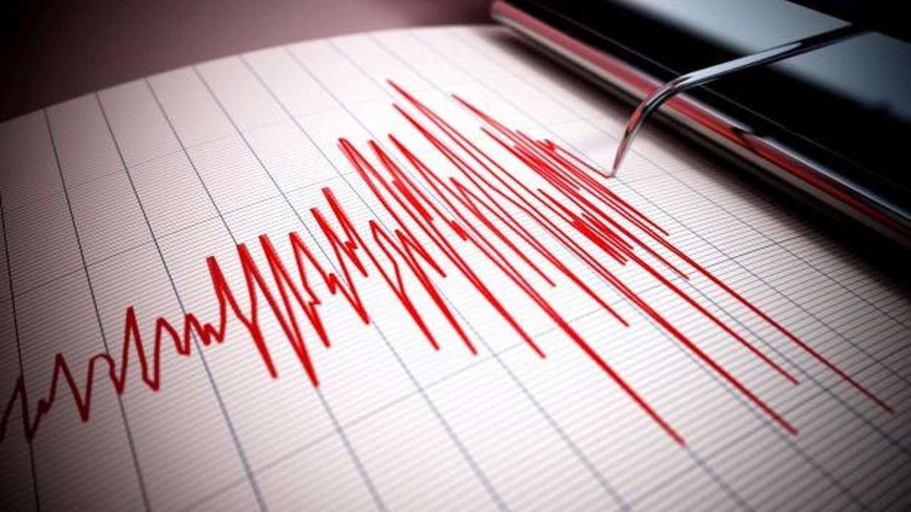 Endonezya'da 7,8 büyüklüğünde deprem! Tsunami alarmı verildi