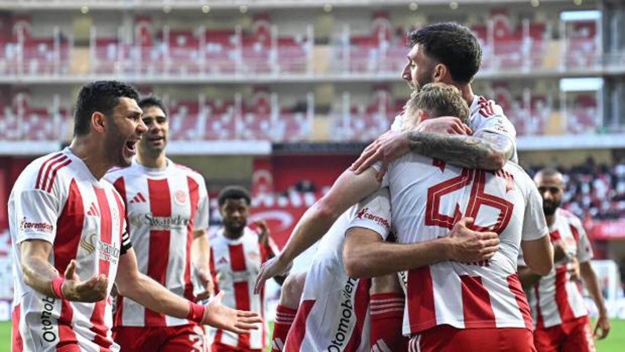 Antalyaspor Ey&uuml;pspor karşısında 3 puanı 3 golle aldı!
