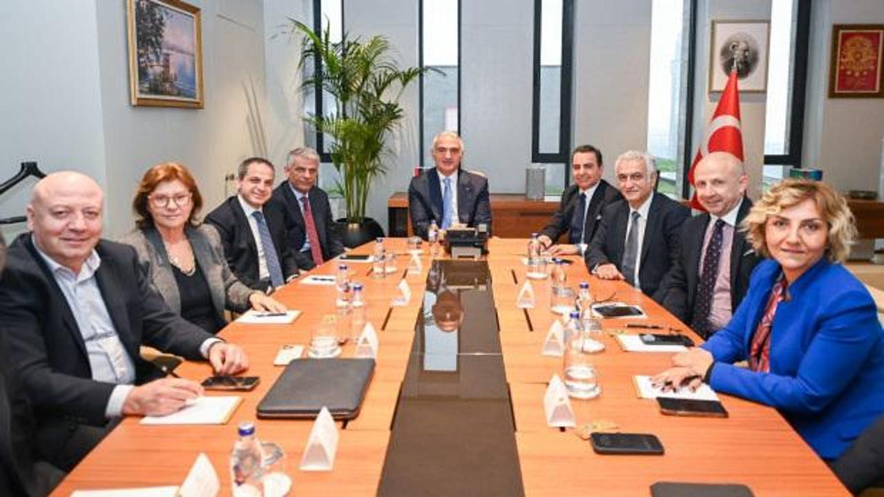 Bakan Ersoy'dan 2026 turizmi için kritik toplantı