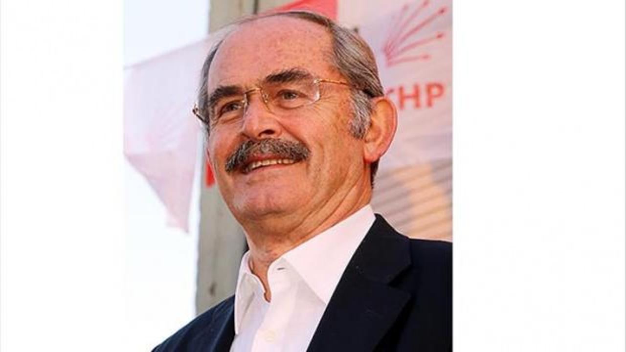 CHP’nin gündeminden habersiz en iyi bildiği işe devam: Özgür Özel’in heykelini yaptı