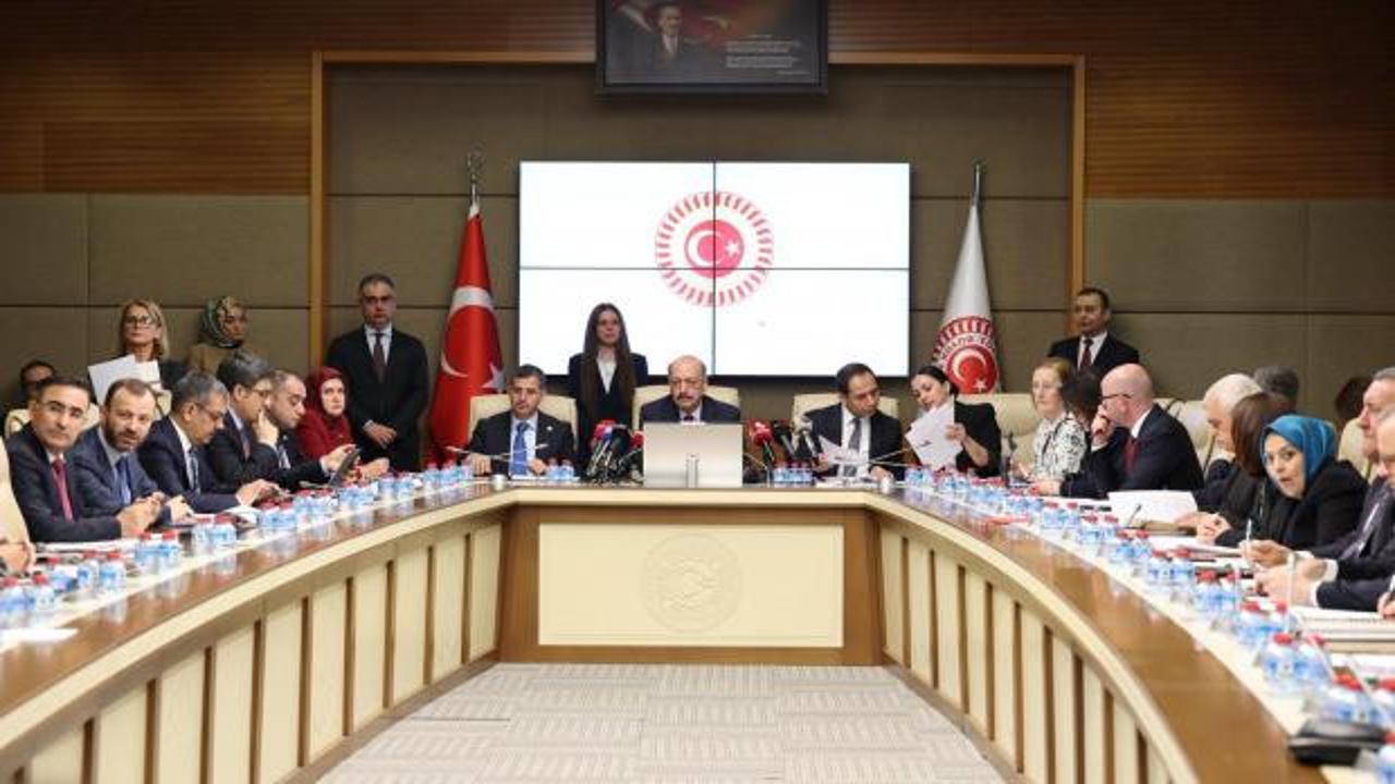 Doğum izinleri uzuyor, sosyal medya ve dijital oyunlara yeni düzenleme geliyor Doğum izinleri uzuyor, sosyal medya ve dijital oyunlara yeni düzenleme geliyor