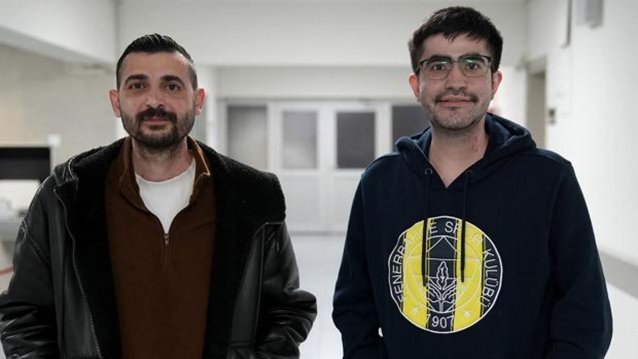 D&ouml;rt g&uuml;n arayla hayata d&ouml;nd&uuml;ler: 'Abi kurtulduk' diyerek kucaklaştılar