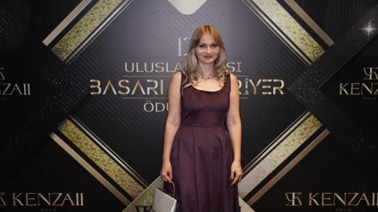 Dijital eğitimin yıldızı Elif Öğretmen'e büyük ödül!