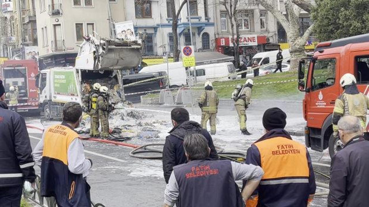 Fatih'te &ccedil;&ouml;p kamyonu patladı: Cadde trafiğe kapatıldı!