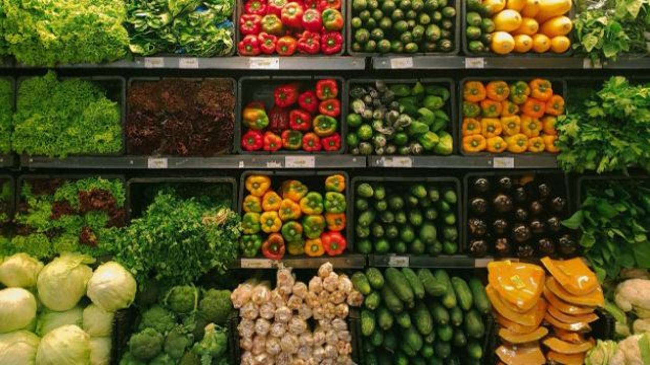 Fiyatı en &ccedil;ok artan ve azalan &uuml;r&uuml;nler belli oldu! Salatalık, patlıcan...