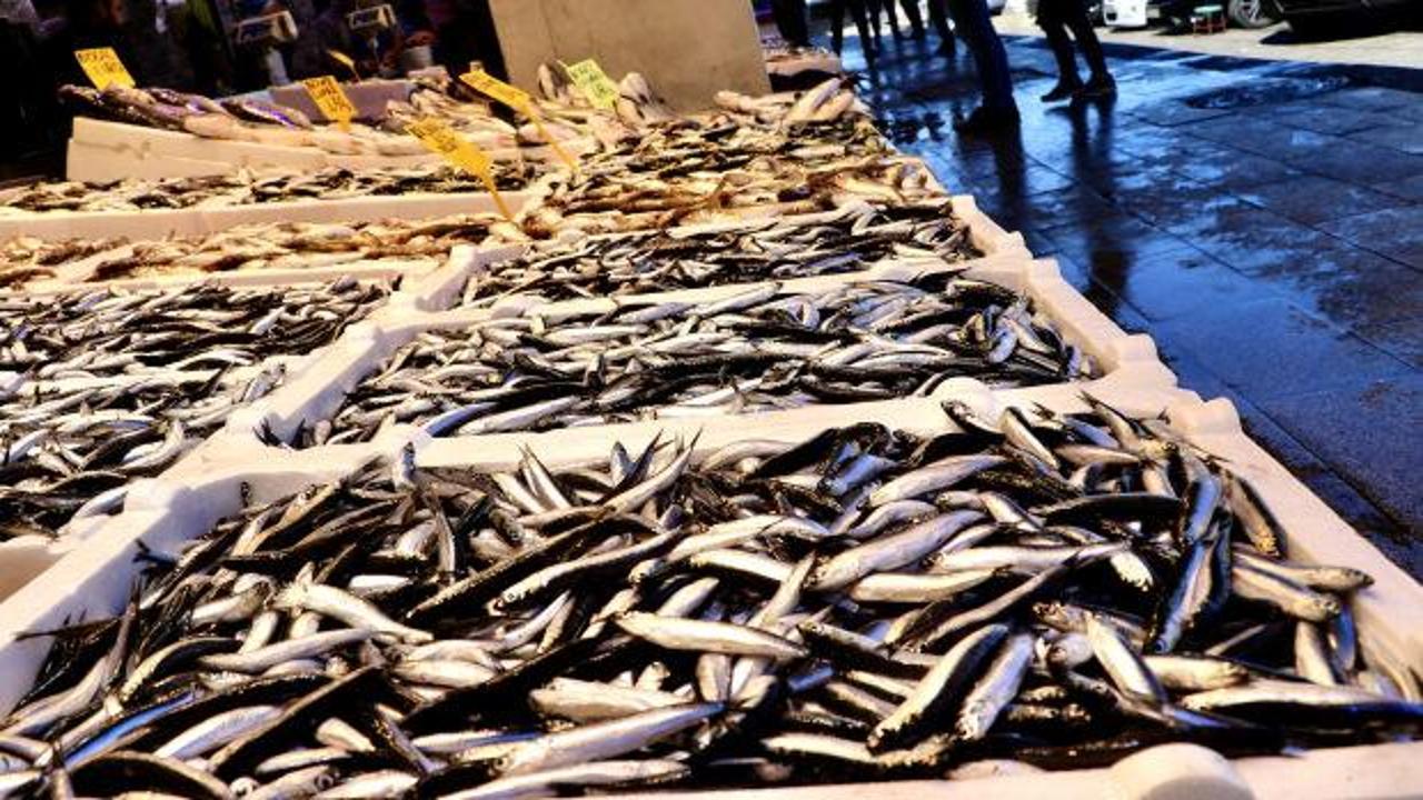 Hamsi vatandaşı g&uuml;ld&uuml;rd&uuml;, tezgahın kralı değişti