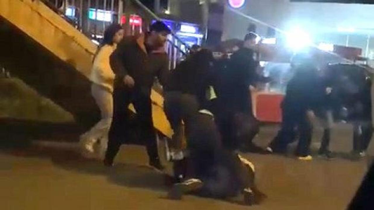 Liselilerin laf atma kavgası sokağı savaş alanına çevirdi