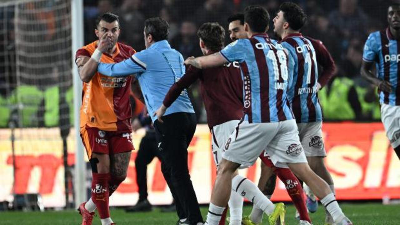 Ma&ccedil; bitti saha karıştı! Galatasaray'ın yıldızı kırmızı kart g&ouml;rd&uuml;