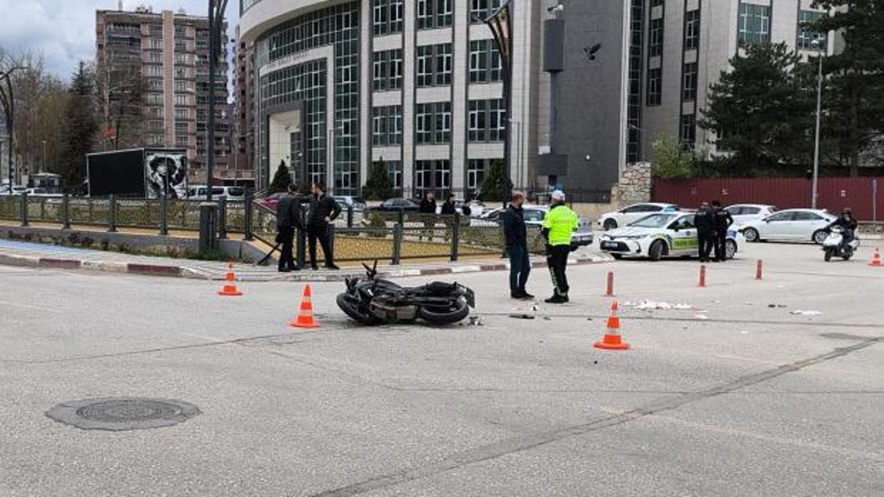 Otomobil ile motosiklet çarpıştı: 2 ağır yaralı