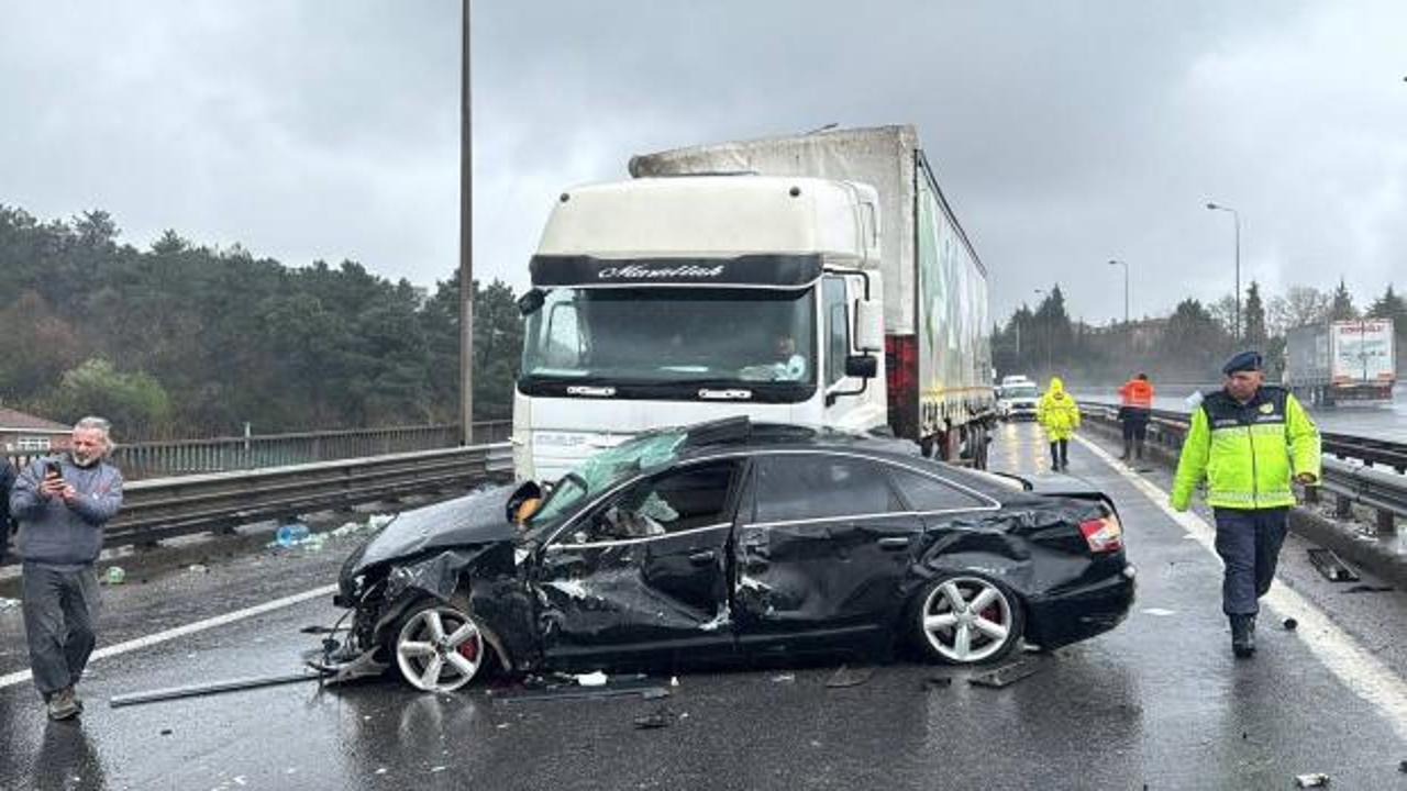 Otoyolda 6 araç birbirine girdi: Yaralılar var