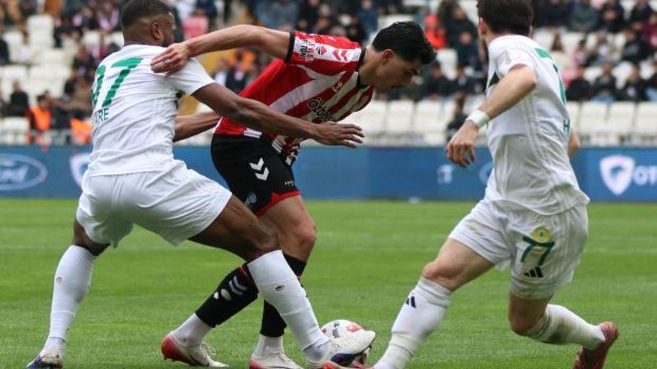Play-off hedefleyen takıma evinde darbe! 4 gollü maçı kazanıp zirveden kopmadılar Play-off hedefleyen takıma evinde darbe! 4 gollü maçı kazanıp zirveden kopmadılar