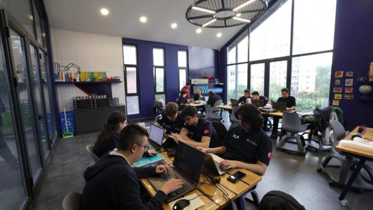 &Uuml;mraniye Bilim Merkezi TUA Astro Hackathon&rsquo;a ev sahipliği yaptı