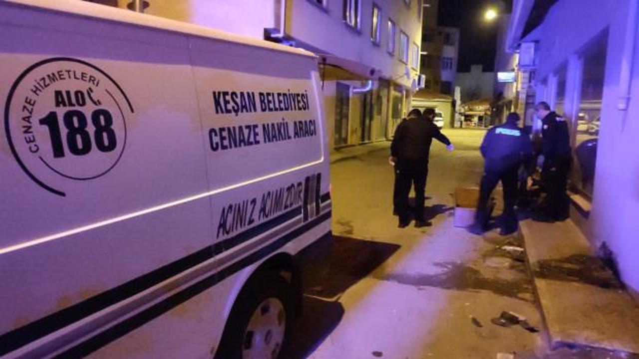 57 yaşındaki adam, sokakta &ouml;l&uuml; olarak bulundu!