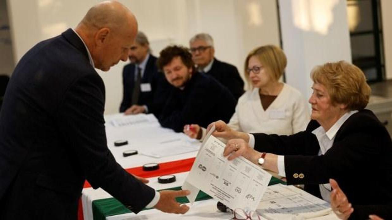 Macaristan'da halk genel se&ccedil;imler i&ccedil;in sandık başında