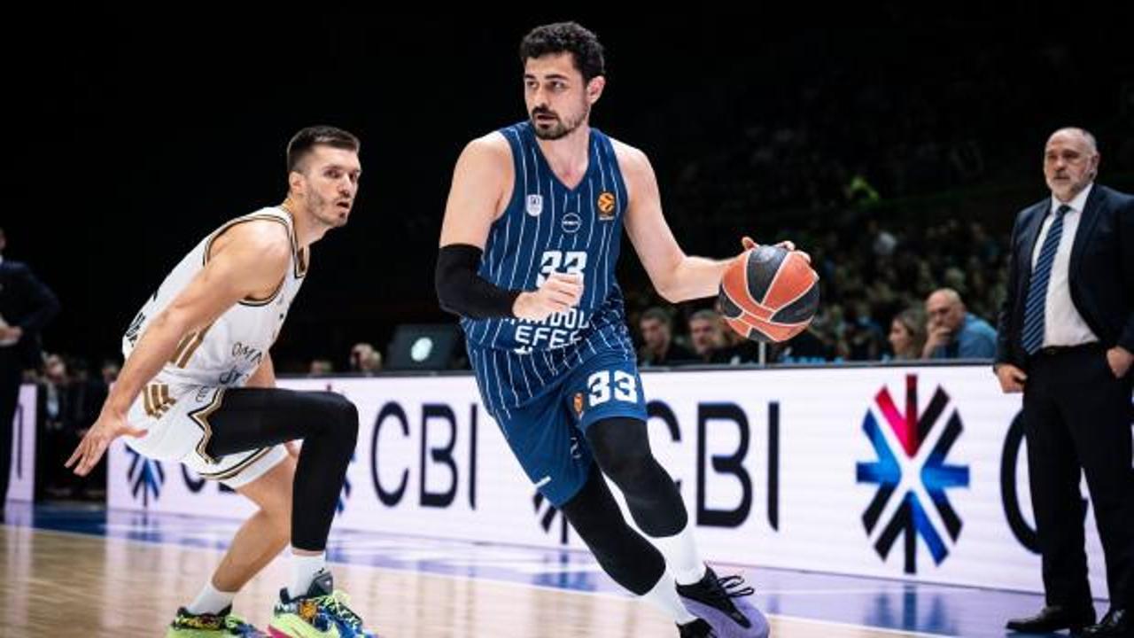 Anadolu Efes, deplasmanda farklı galip