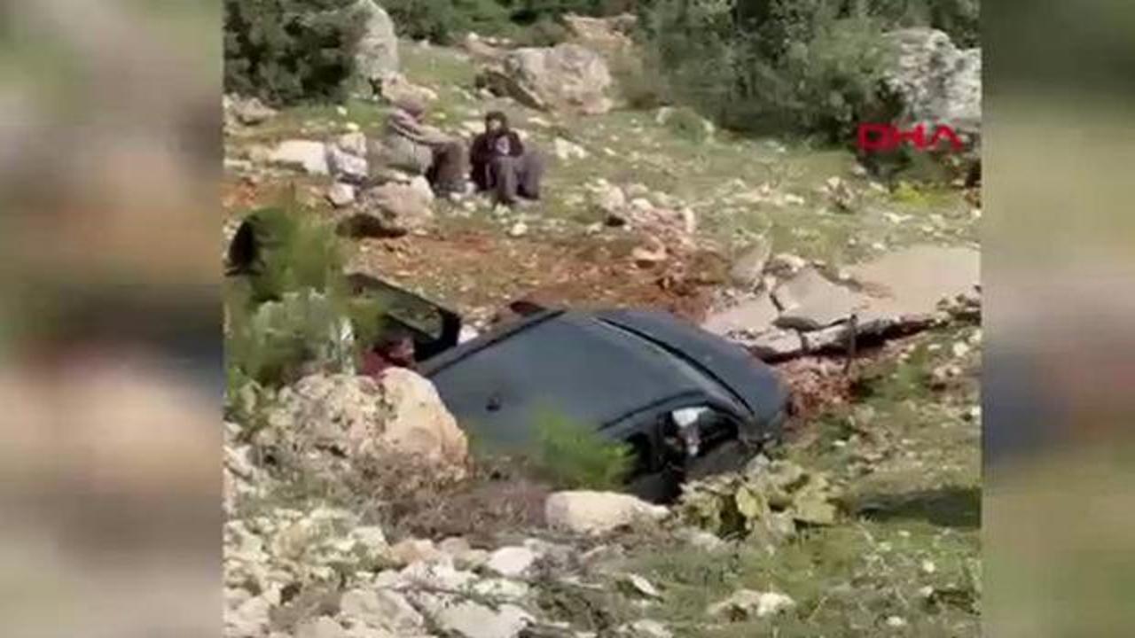 Antalya'da otomobil şarampole d&uuml;şt&uuml;: 1 &ouml;l&uuml;, 3 yaralı