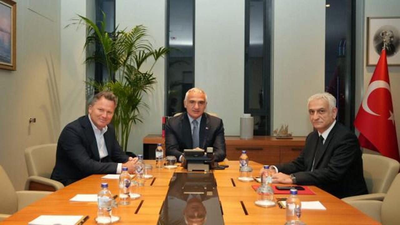 Bakan Ersoy'dan tur operat&ouml;rleriyle stratejik buluşma