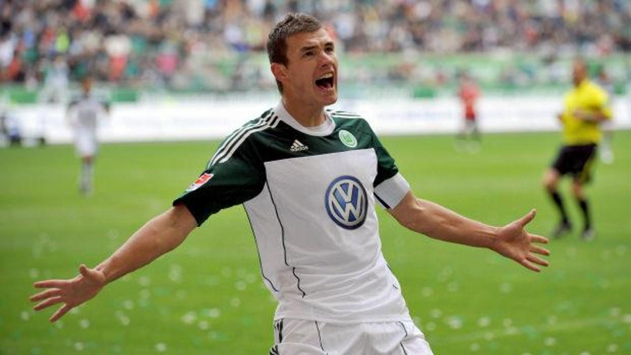 Bombalar altında b&uuml;y&uuml;yen &ccedil;ocuk &uuml;lkesinin umudu oldu! İşte yaşayan efsanenin hayatı