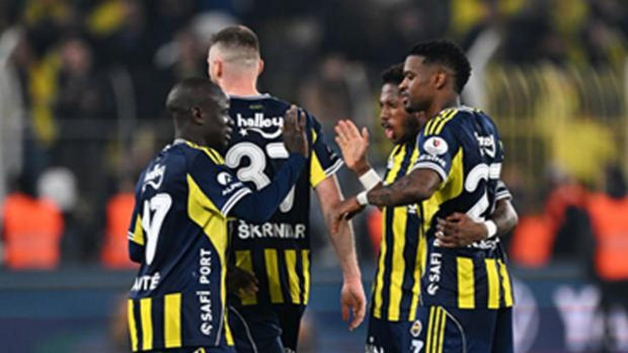 Fenerbah&ccedil;eli yıldız futbolcunun evi soyuldu! &Ccedil;alınan para dudak u&ccedil;uklattı