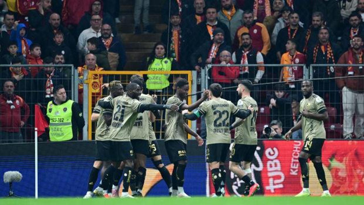 Galatasaray'a evinde ağır darbe! Süper Lig'de zirve karıştı