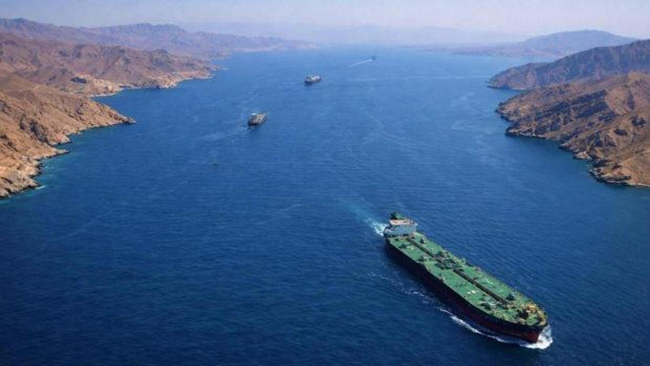 İran medyası: İlk gemi H&uuml;rm&uuml;z'den ge&ccedil;ti