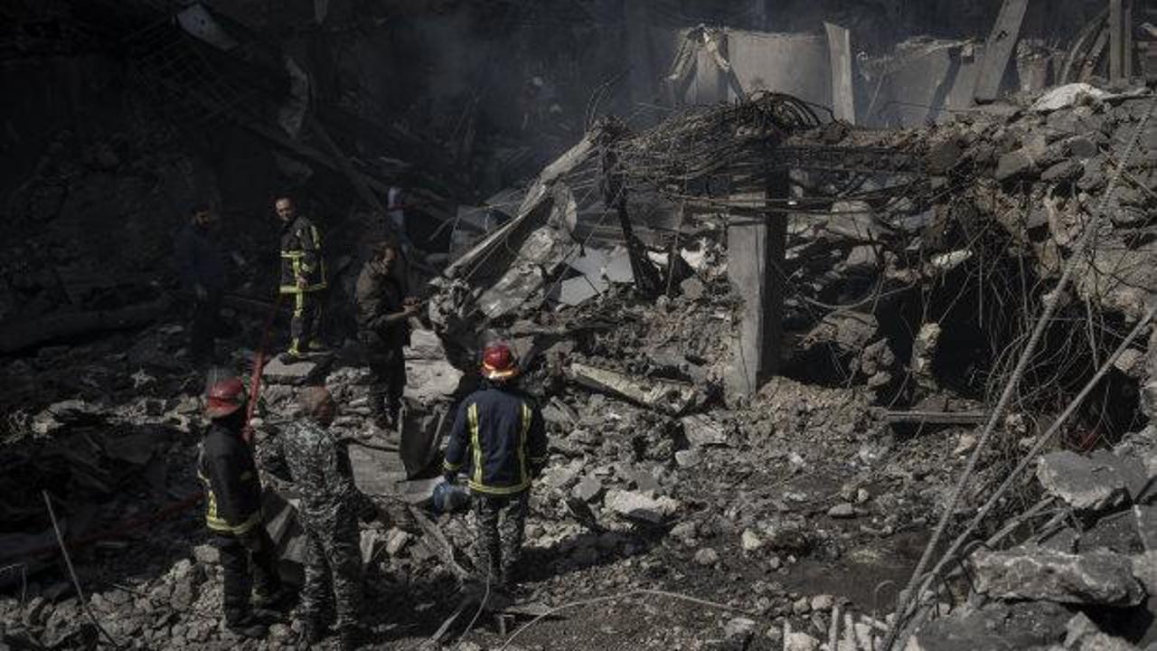 İsrail L&uuml;bnan'da devlet binasını vurdu: 13 kişi &ouml;ld&uuml;